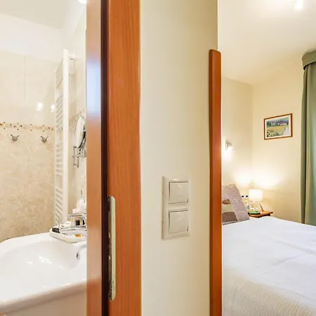 Apartmán 200m To Family House With Garden At Super Location