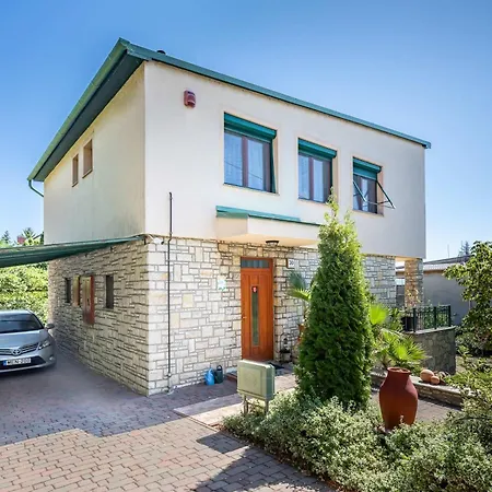 200m To Family House With Garden At Super Location Apartmán *
