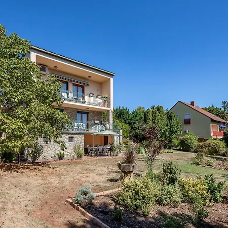 Apartmán 200m To Family House With Garden At Super Location *